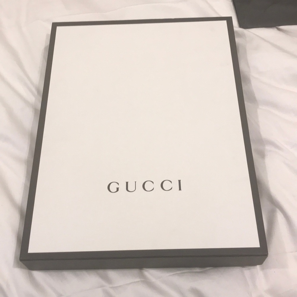 Large t shirt Gucci box